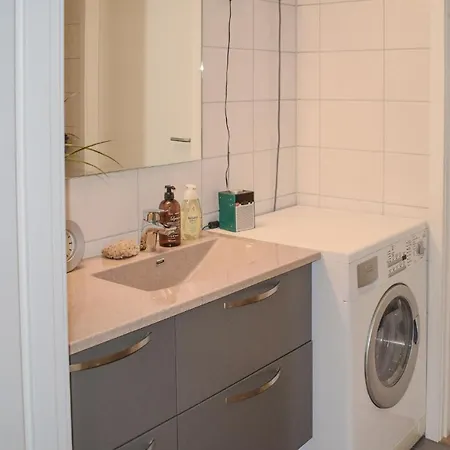 2 Bedroom Awesome In Apartment *