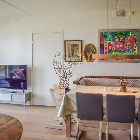 2 Bedroom Awesome In Lägenhet *