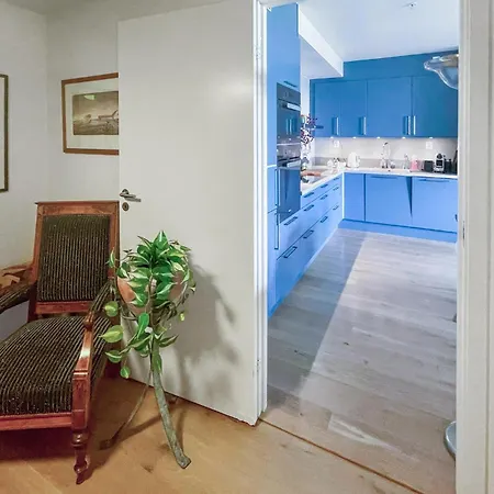 2 Bedroom Awesome In Apartment *