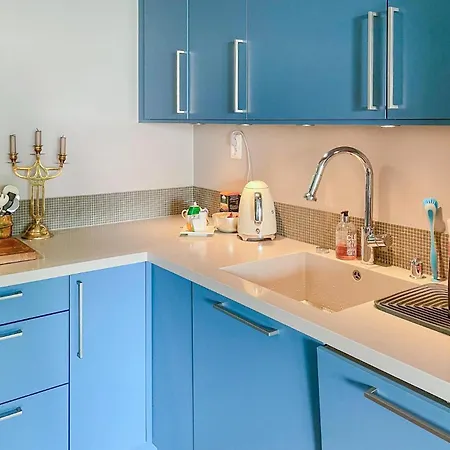 Apartment 2 Bedroom Awesome In *